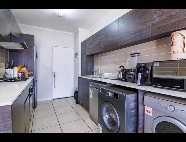 1 BEDROOM APARTMENT FOR SALE IN OLIVEDALE